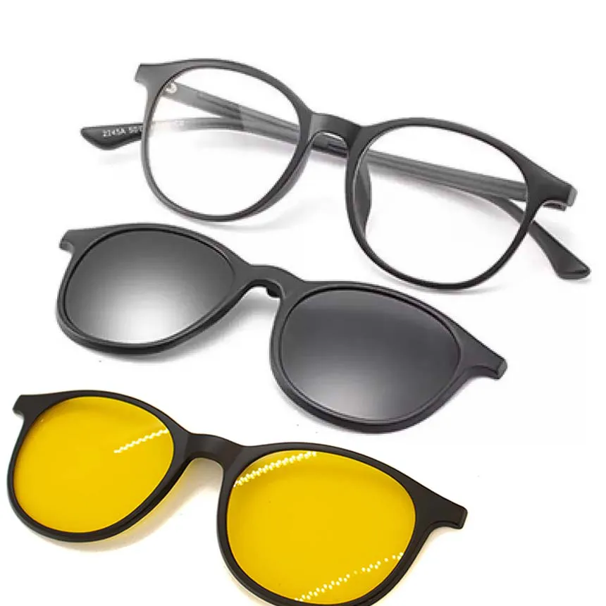 Armação redonda de acetato preto, com três clipes solares: cinza, escuro e amarelo.